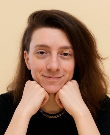 Elena Headshot
